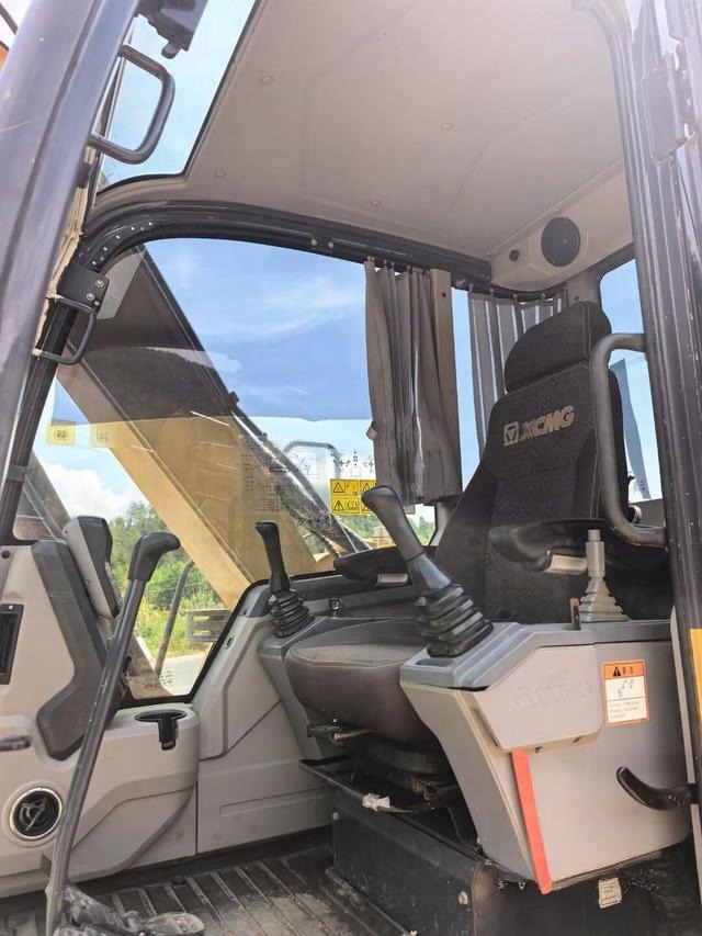 XCMG XE75DA excavator, photo 7 of 12