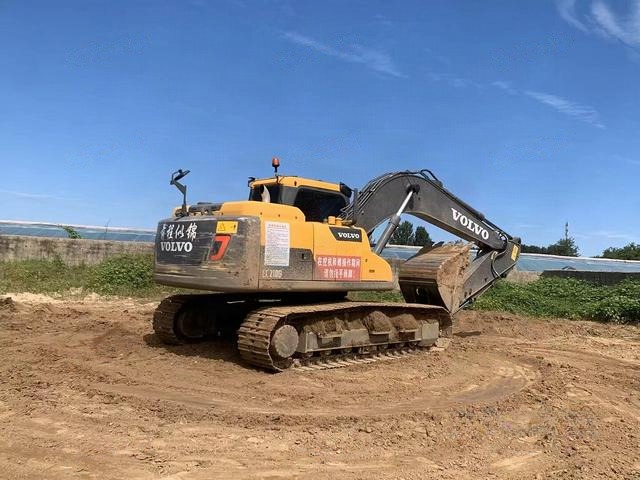 Volvo EC170DL excavator, photo 1 of 7
