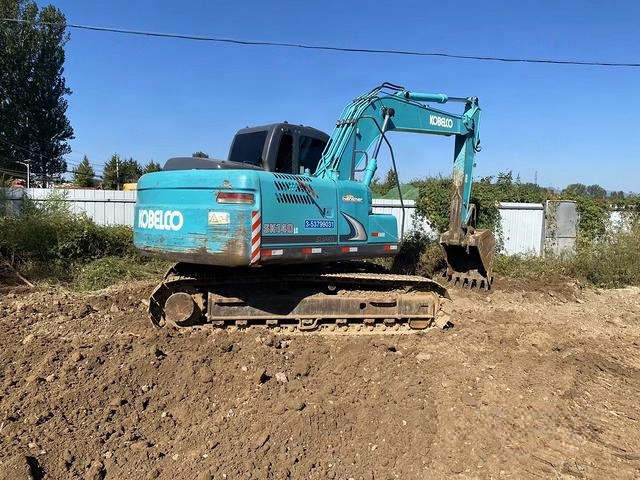 Kobelco SK140LC-8 excavator, photo 1 of 7