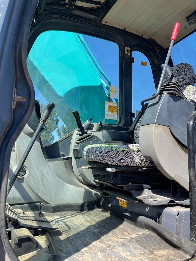 Kobelco SK200-10 excavator, photo 7 of 8