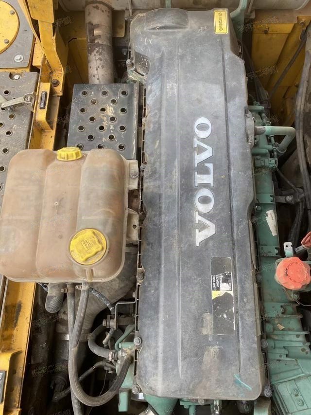 Volvo EC380DL excavator, photo 5 of 5