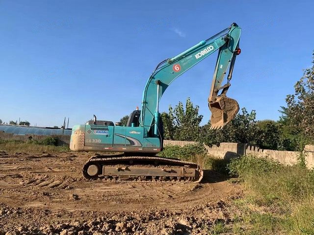 Kobelco SK260LC-8 excavator, photo 1 of 8