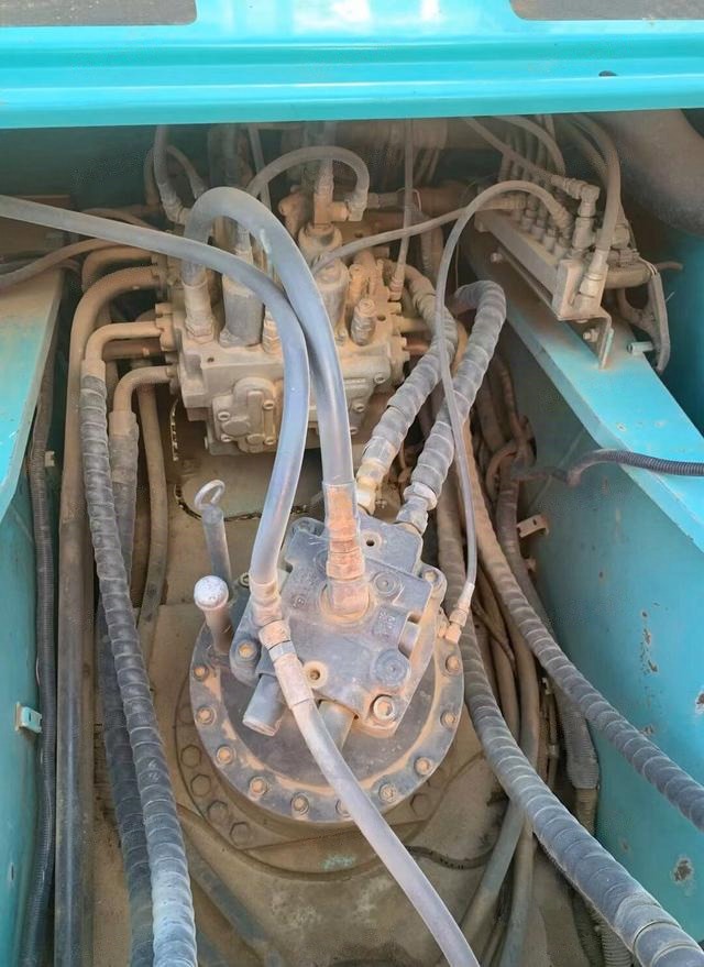 Kobelco SK260LC-8 excavator, photo 4 of 8