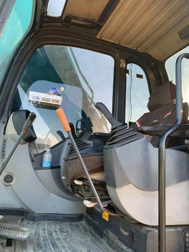 Kobelco SK260LC-8 excavator, photo 7 of 8